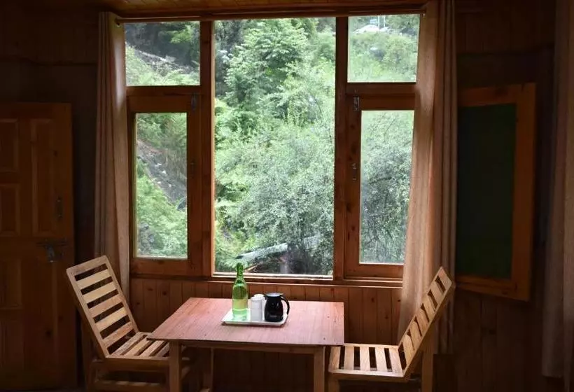 ホテル The Forest Pinnacle And Café, Jibhi