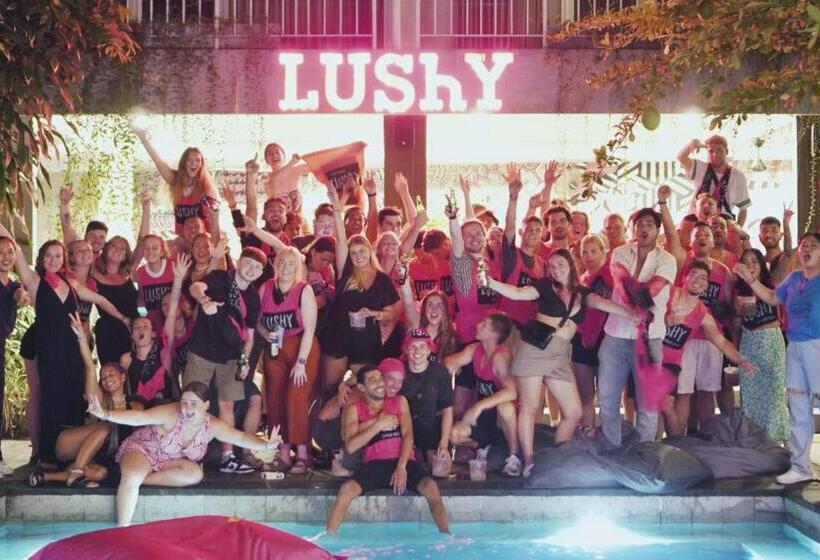 Lushy Hostel Canggu