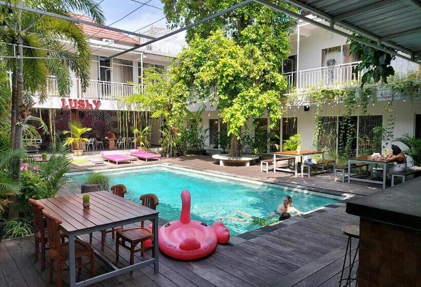 Lushy Hostel Canggu