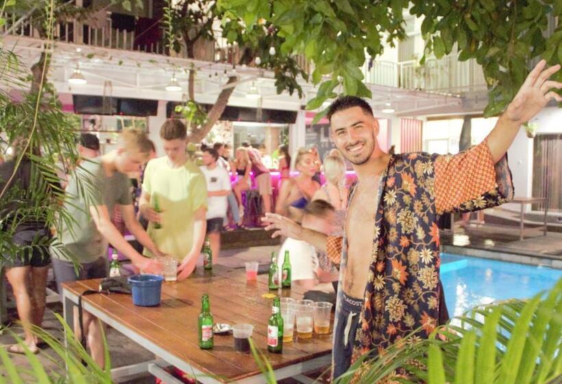 Lushy Hostel Canggu