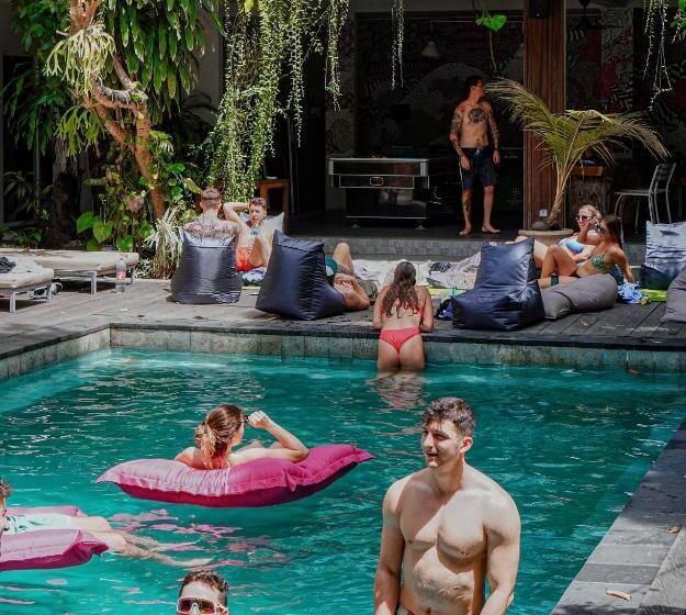 Lushy Hostel Canggu
