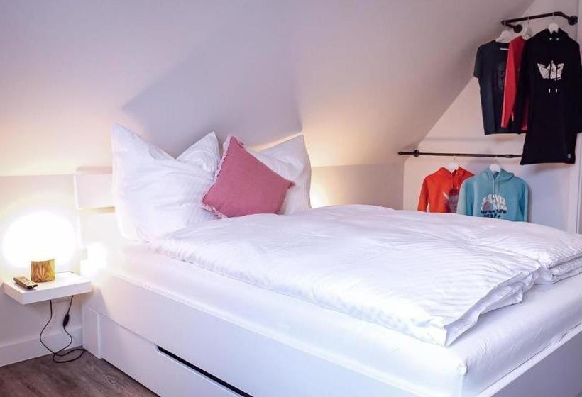 پانسیون Flippi S Hues Sued