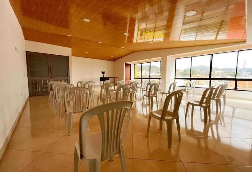 Hotelli Central Fusa