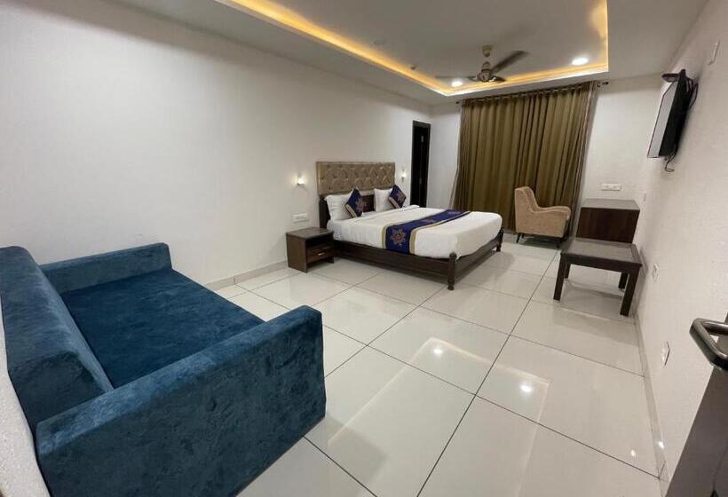 ホテル Clover Inn