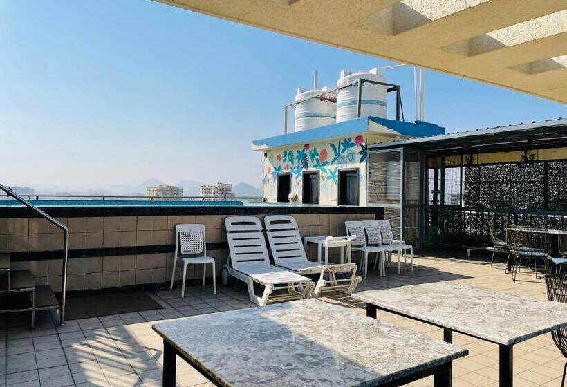 ホテル Clover Inn