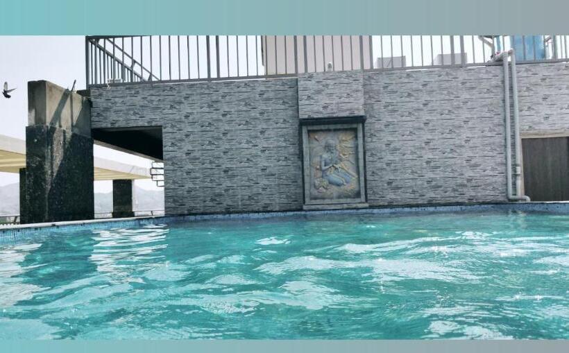 ホテル Clover Inn