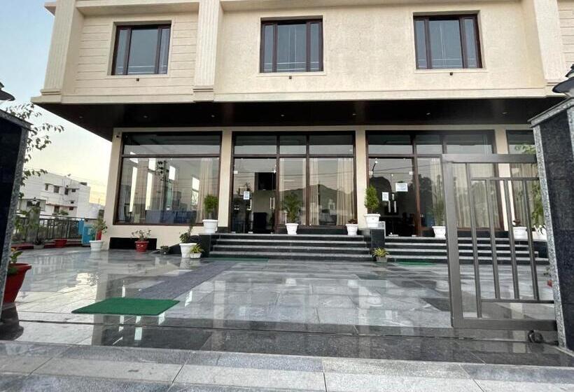 ホテル Clover Inn