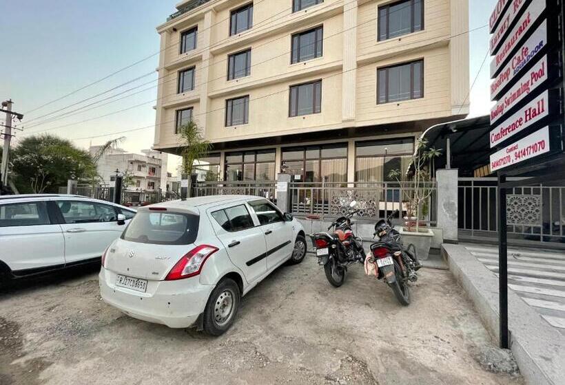 ホテル Clover Inn