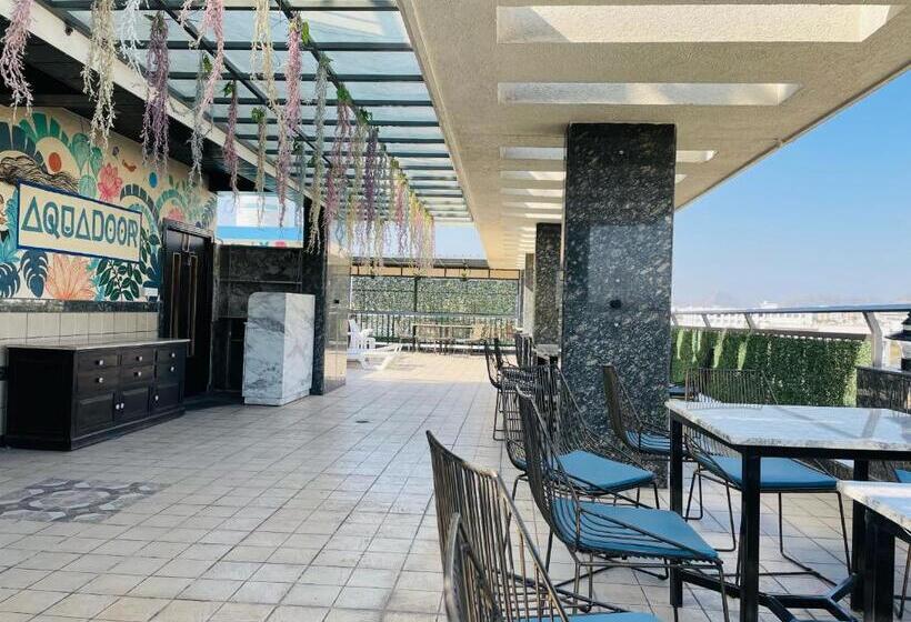 ホテル Clover Inn