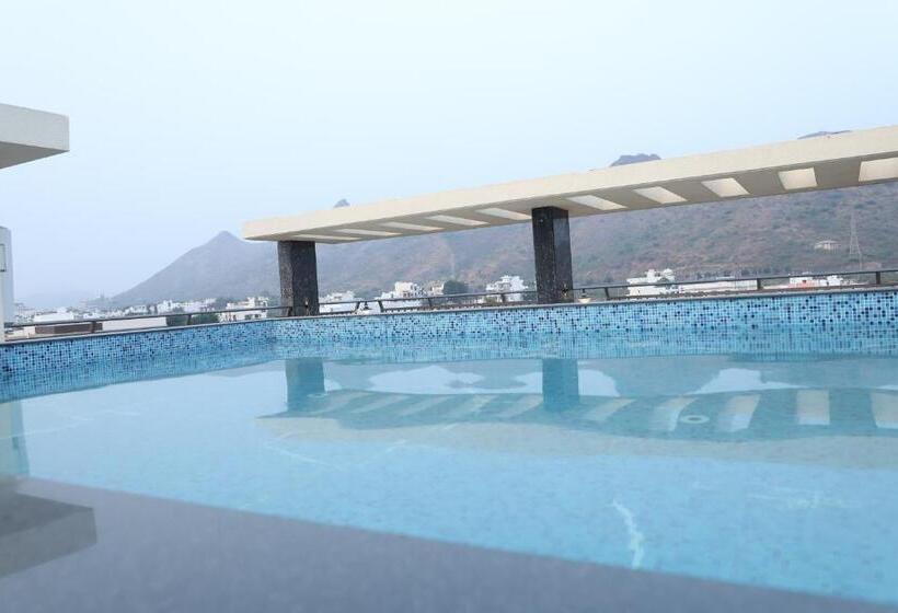 ホテル Clover Inn