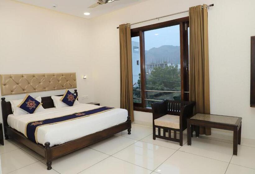 ホテル Clover Inn