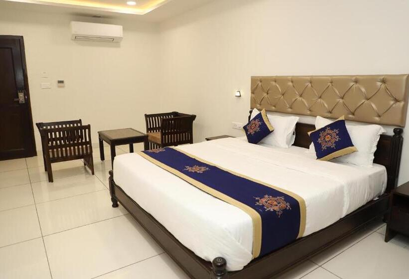 ホテル Clover Inn