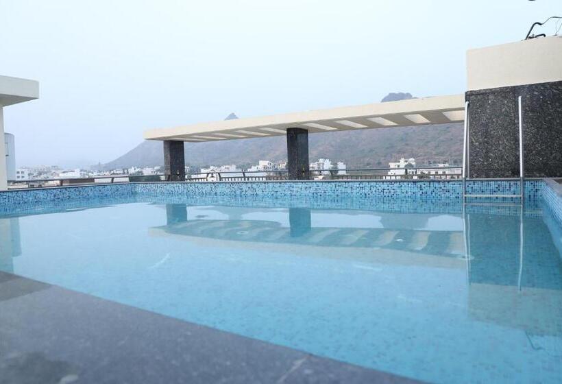 ホテル Clover Inn