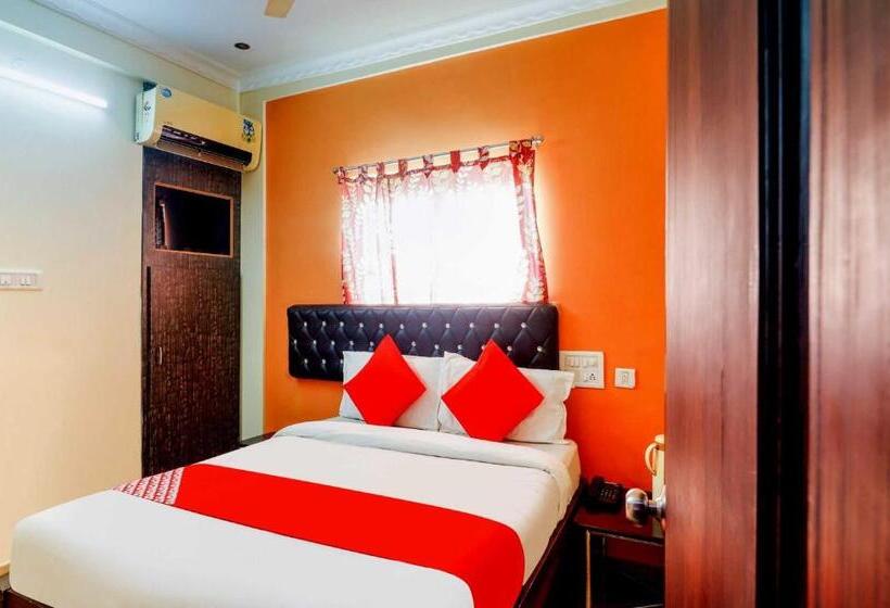 Hotel Oyo 77226  New Ss Inn