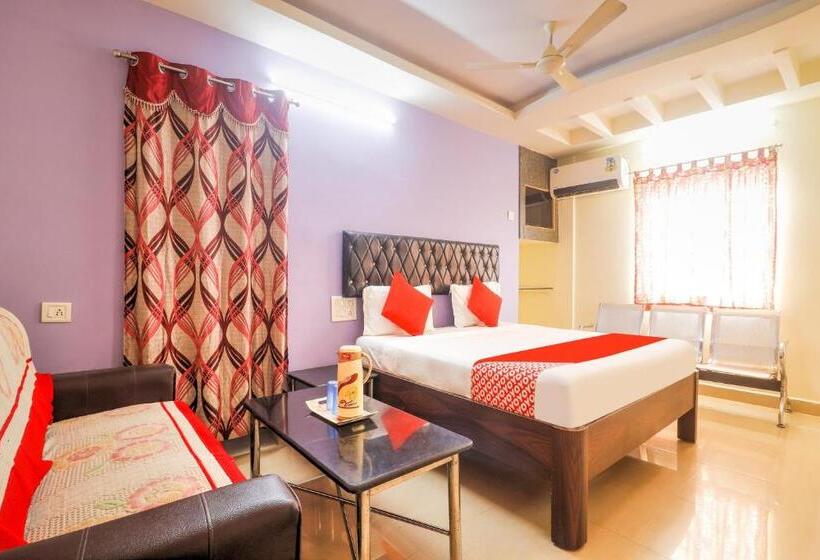 Hotel Oyo 77226  New Ss Inn