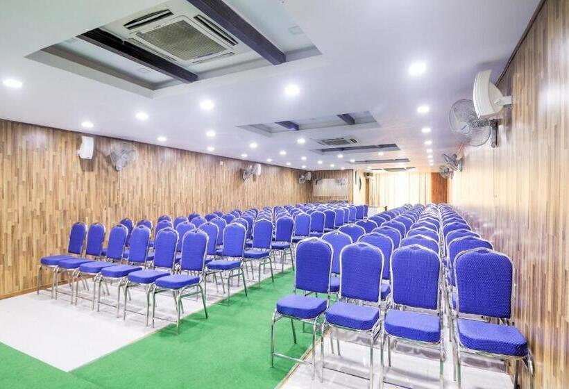 Hotel Oyo 77226  New Ss Inn