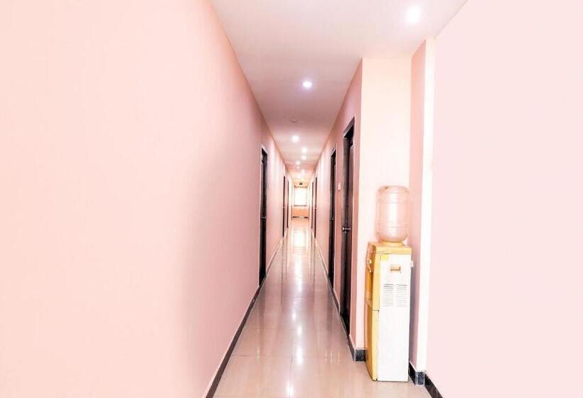 Hotel Oyo 77226  New Ss Inn