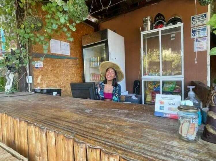 ペンション Tamarindo Beach Hostel