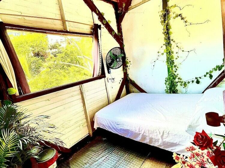 ペンション Tamarindo Beach Hostel