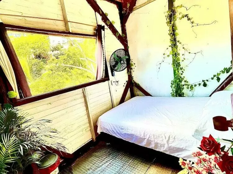 Majatalo Tamarindo Beach Hostel
