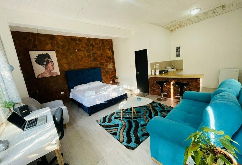 ペンション Tamarindo Beach Hostel