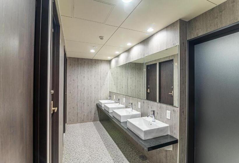 Wise Owl Hostels River Tokyo