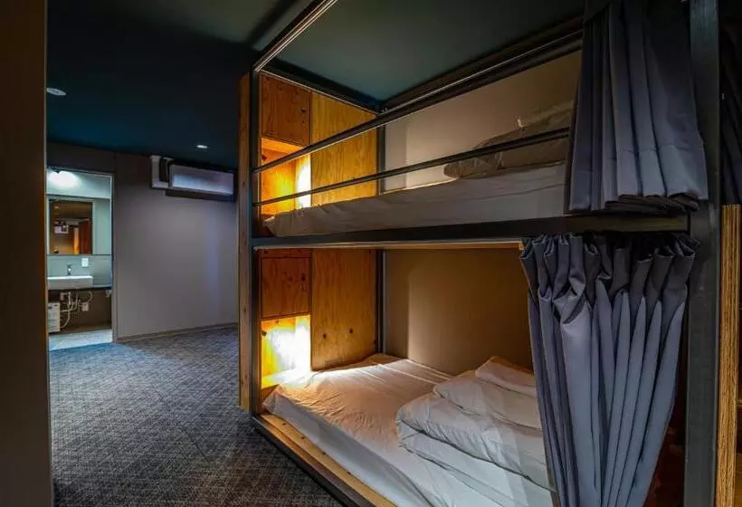 Wise Owl Hostels River Tokyo