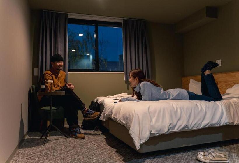 Wise Owl Hostels River Tokyo