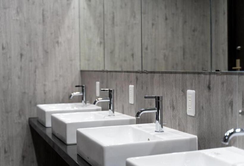 Wise Owl Hostels River Tokyo