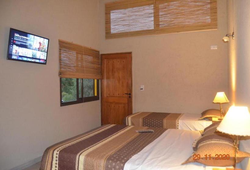 فندق صغير Posada Tampu Kuntur