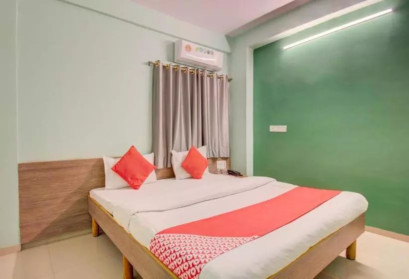 ホテル Oyo 76005 Soundarya Inn