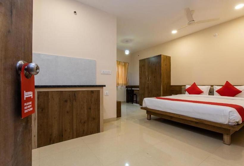 Hotel Spot On 77058  Luv Palace 2