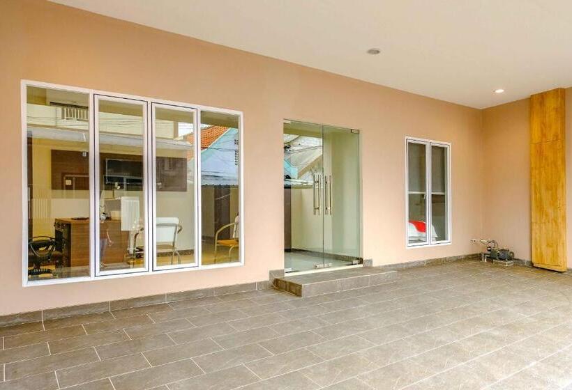 فندق Reddoorz Near Pasar Baru 3