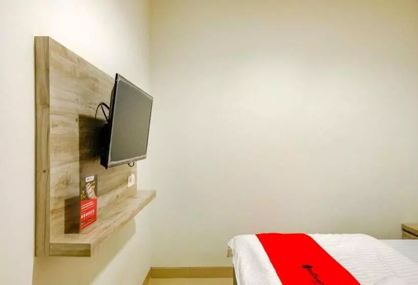 Hotelli Reddoorz Near Pasar Baru 3