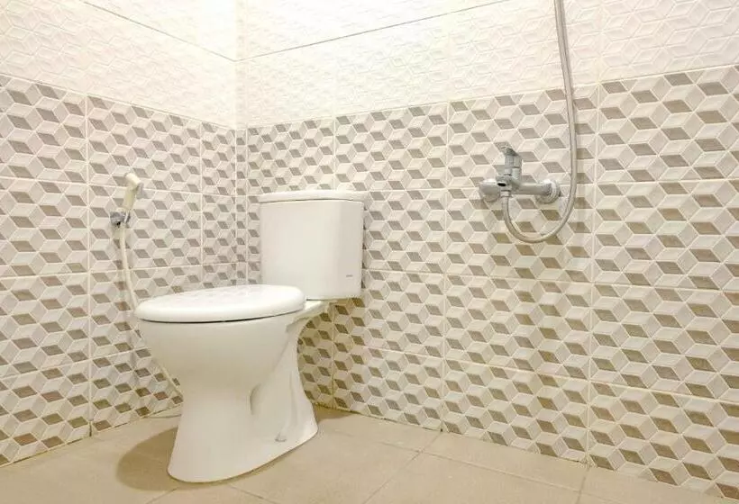 Hotelli Reddoorz Near Pasar Baru 3