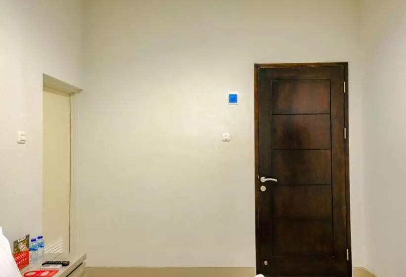 Hotelli Reddoorz Near Pasar Baru 3