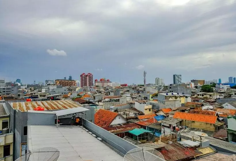 Hotelli Reddoorz Near Pasar Baru 3