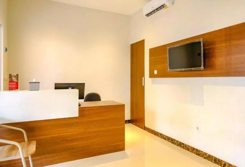 Hotelli Reddoorz Near Pasar Baru 3