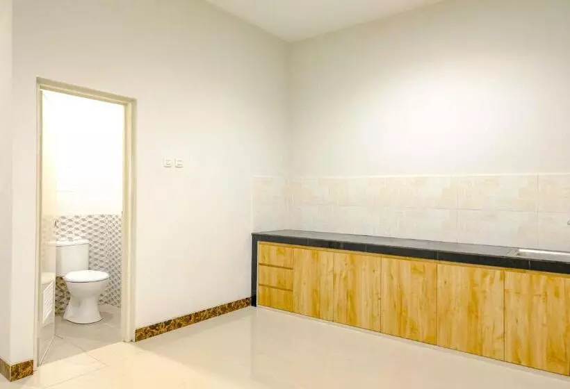 Hotelli Reddoorz Near Pasar Baru 3