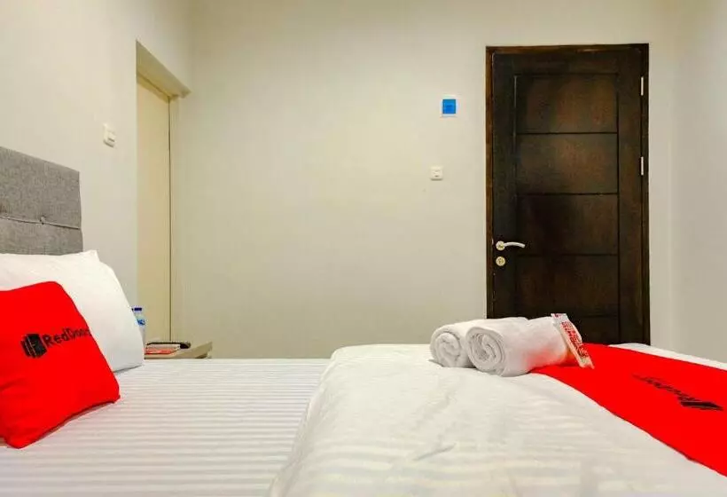 Hotelli Reddoorz Near Pasar Baru 3