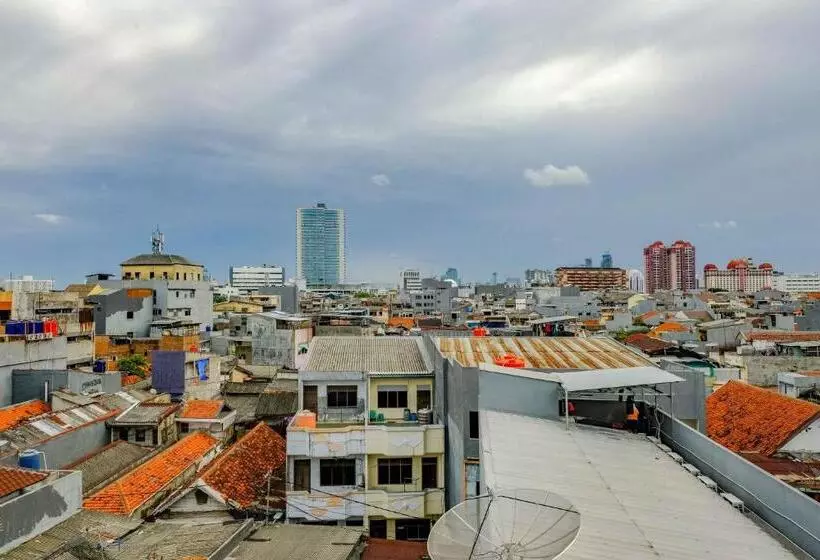 Hotelli Reddoorz Near Pasar Baru 3