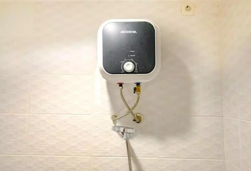 Hotelli Reddoorz Near Pasar Baru 3