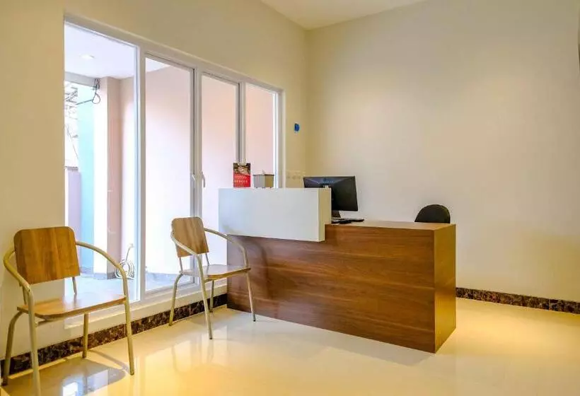 Hotelli Reddoorz Near Pasar Baru 3