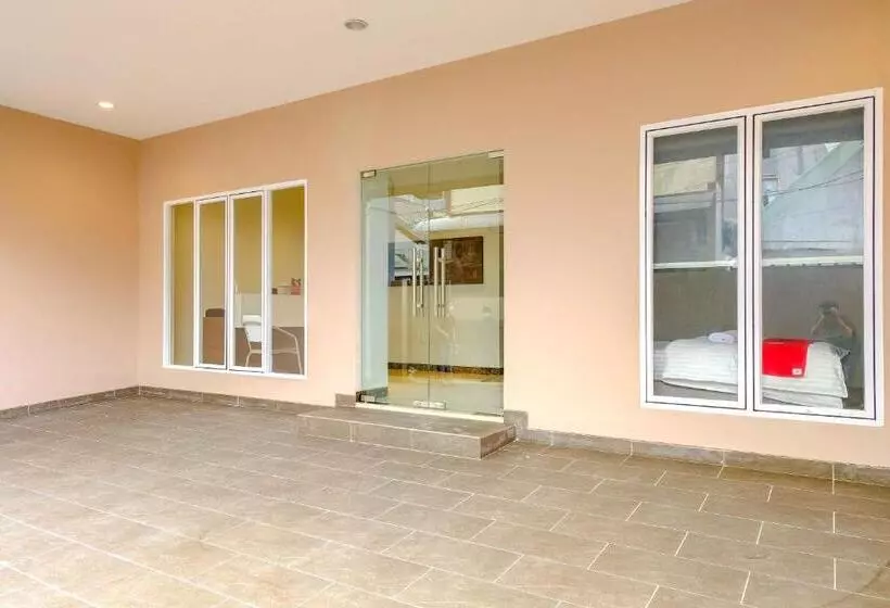 Hotelli Reddoorz Near Pasar Baru 3