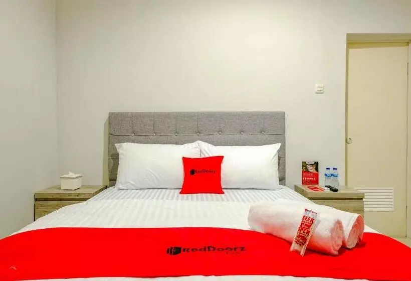 Hotelli Reddoorz Near Pasar Baru 3