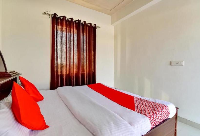 Hotel Spot On 77058  Luv Palace 2