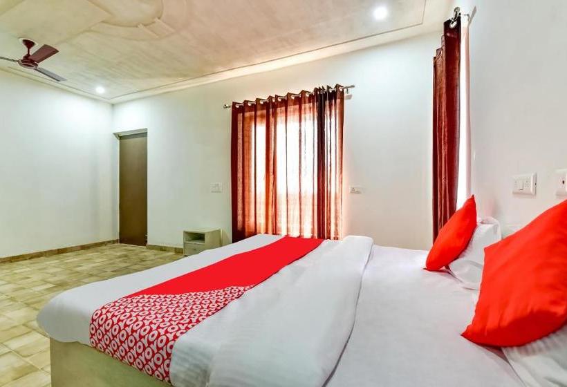 Hotel Spot On 77058  Luv Palace 2