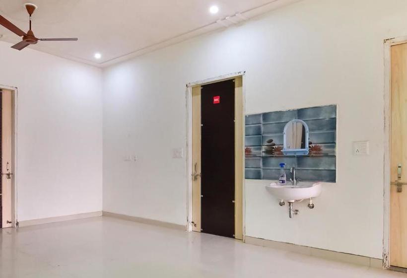 Hotel Spot On 77058  Luv Palace 2