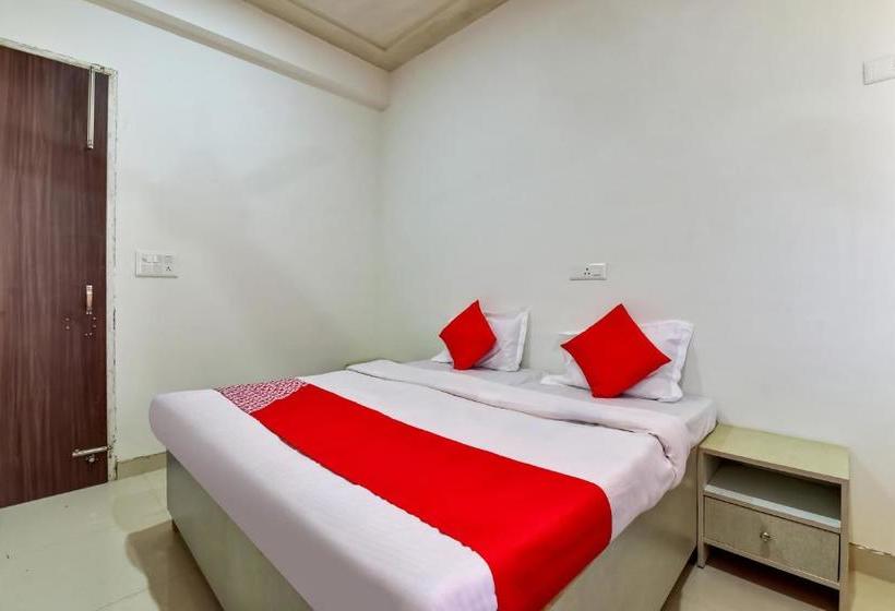 Hotel Spot On 77058  Luv Palace 2