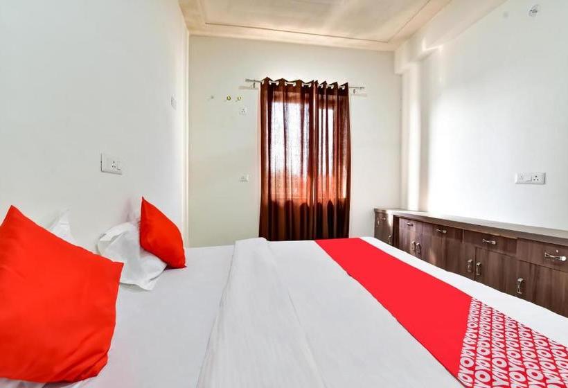 Hotel Spot On 77058  Luv Palace 2